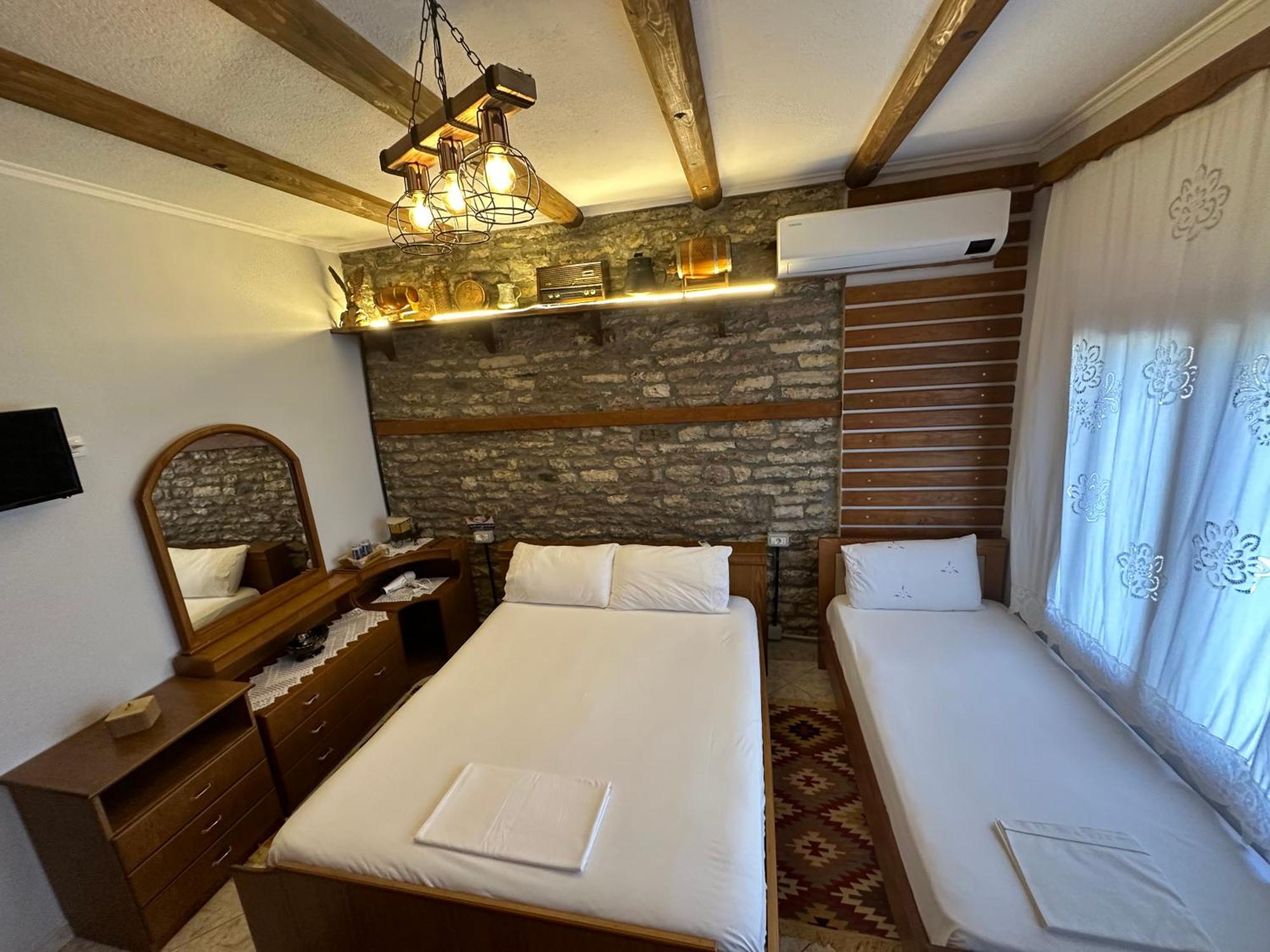 Ahmetaj Guest House Гірокастра Екстер'єр фото