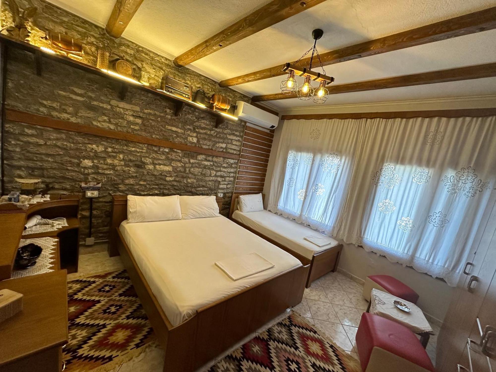 Ahmetaj Guest House Гірокастра Екстер'єр фото