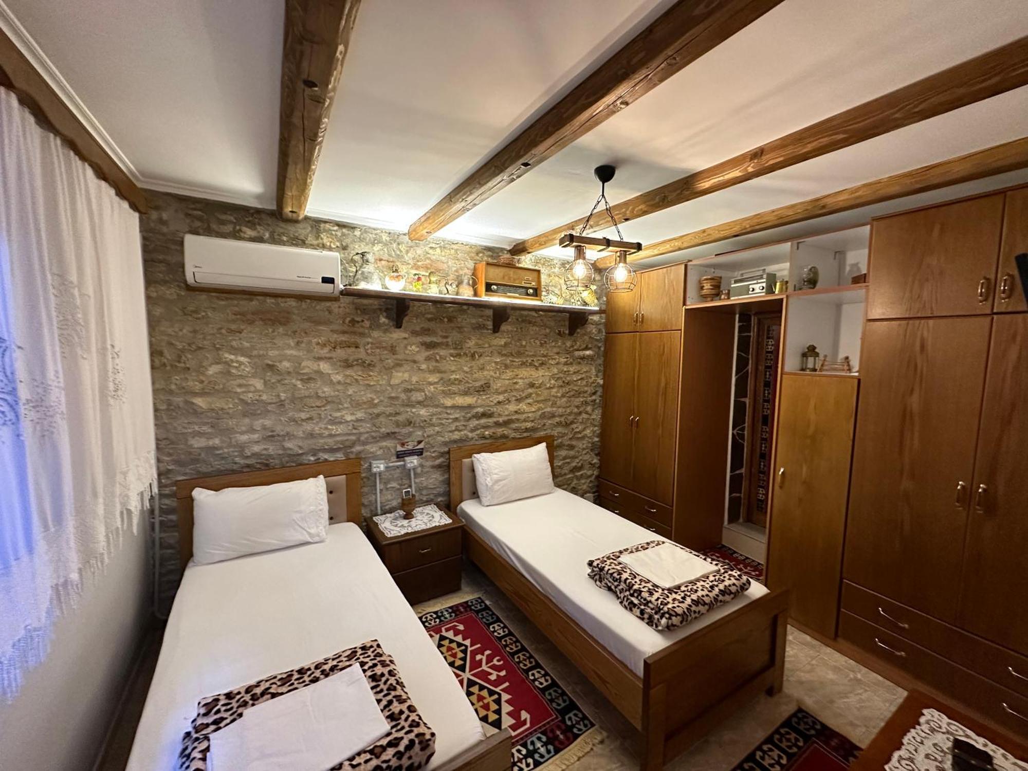 Ahmetaj Guest House Гірокастра Екстер'єр фото